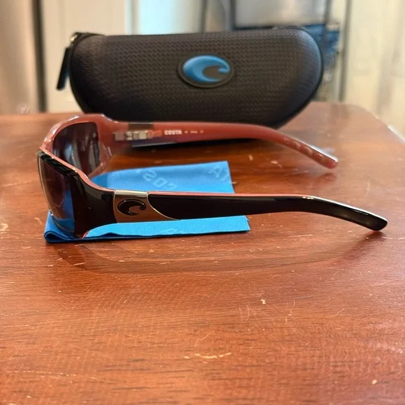 Costa Del Mar Black and Pink Sunglasses with Case - Picture 2 of 5